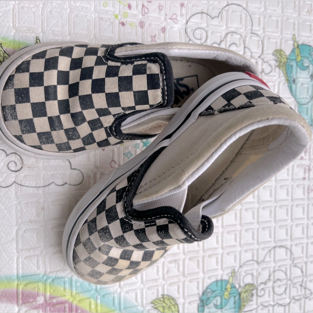 Toddler’s shoes